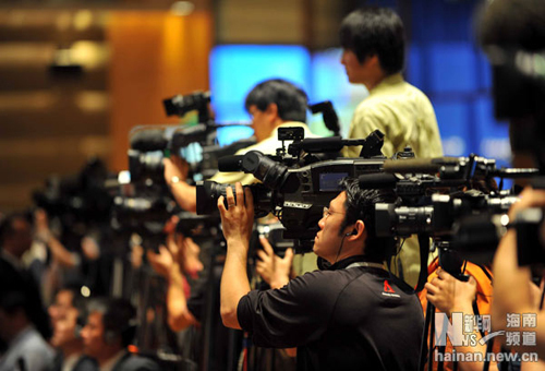 The Boao Forum for Asia (BFA) Annual Conference 2010 officially opened Saturday morning in Boao in south China's Hainan Province, with a focus on Asia's sustainable recovery from the economic downturn.