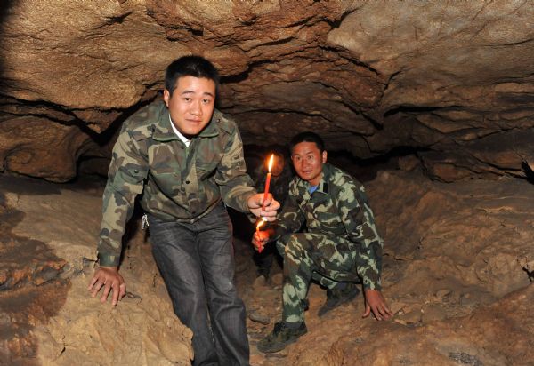 A group of local militiamen explore in a Karst Cave in Longlin County, southwest China's Guangxi Zhuang Autonomous Region, April 10, 2010. The group of local militiaman tried to find new water source from a Karst Cave due to the drought.