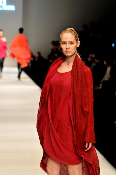 A model presents a creation by fashion designer Pari Chen during the 2010 Shanghai Fashion Week in Shanghai, east China, April 9, 2010.