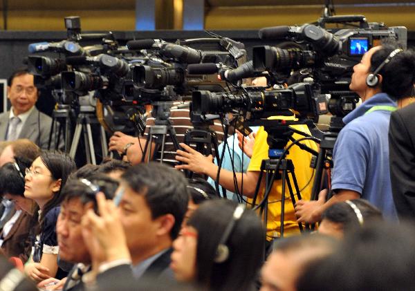 Journalists attend a forum during the Boao Forum for Asia (BFA) Annual Conference 2010 in Boao, a scenic town in south China's Hainan Province, April 11, 2010. The 3-day BFA Annual Conference 2010 attracts more than 600 journalists from all around the world. 