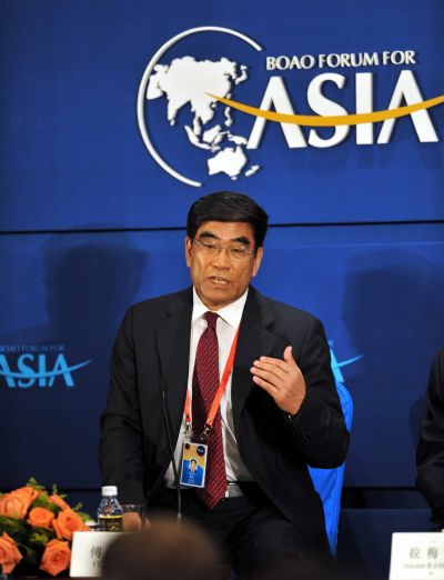 Fu Chengyu, chairman of CNOOC Ltd, attends the forum: 'Low-Carbon Energy: Can Asia Lead The World?' during the Boao Forum for Asia (BFA) Annual Conference 2010 in Boao, a scenic town in south China's Hainan Province, April 10, 2010. The forum 'Low-Carbon Energy: Can Asia Lead The World?' was held here on Saturday.