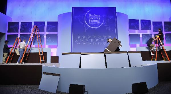 Workers do the final preparation work in the Washington Convention Center in Washington D.C., capital of the United States, April 11, 2010. The Nuclear Security Summit will be held at the Washington Convention Center on April 12 and 13.[Zhang Jun/Xinhua]