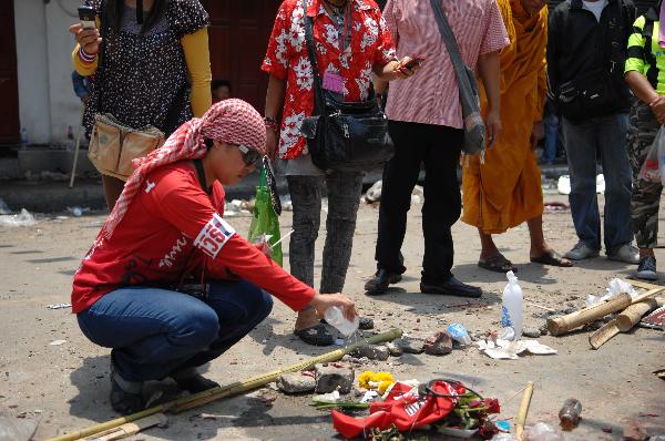 A member of 'red-shirt' protesters mourns for the victims died on April 10 in Bangkok, capital of Thailand, April 11, 2010. The death toll of the Saturday clashes between the anti-government 'red-shirts' and security personnel in Bangkok has risen to 21. [Huang Xiaoyong/Xinhua]