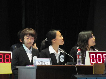 Contestants prepare to answer questions during the China.org.cn Current Affairs Contest at China Foreign Affairs University in Beijing, April 7, 2010. [China.org.cn]