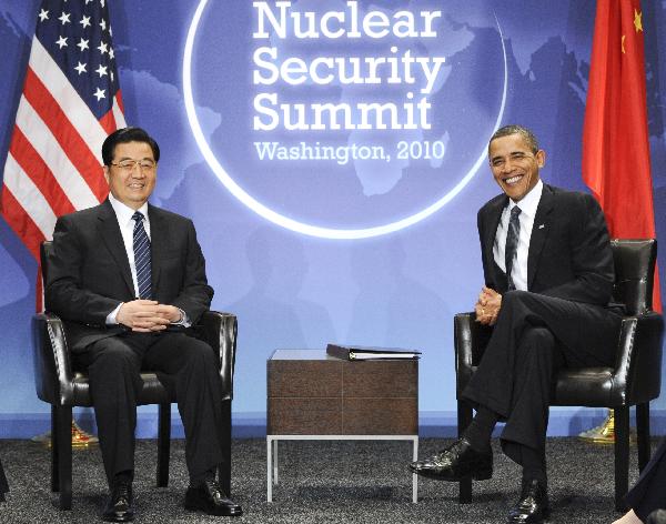Chinese President Hu Jintao (L) meets with U.S. President Barack Obama in Washington April 12, 2010. President Hu Jintao arrived in Washington on Monday to attend the Nuclear Security Summit slated for April 12-13. [Ju Peng/Xinhua]