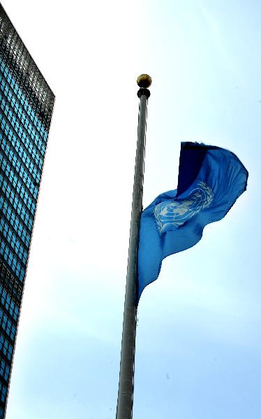 The UN flag is hoisted at half-mast to mourn the deaths of Polish President Lech Kaczynski and 87 other members of a Polish delegation who were killed in a plane crash on Saturday morning, at the UN Headquarters in New York, the United States, April 12, 2010. [Shen Hong/Xinhua]