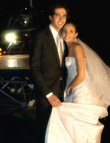 Kakà(L) and his wife Caroline Celico Leite (Photo Source: bbs.huanqiu.com)