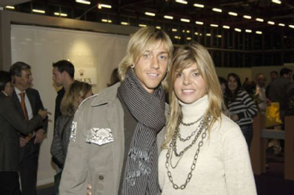 Jose Maria Gutierrez and his wife (Photo Source: bbs.huanqiu.com)