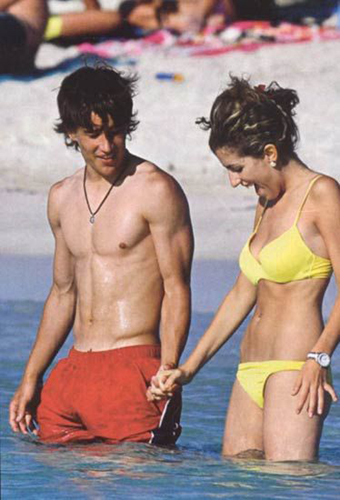 Bojan Krkic Perez (L) and his girlfriend (Photo Source: bbs.huanqiu.com)