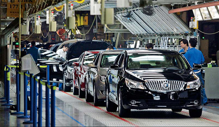 A Buick production line at Shanghai General Motors' factory. GM plans to add more hybrids, plug-ins and electric vehicles in China in the next five years. [China Daily]