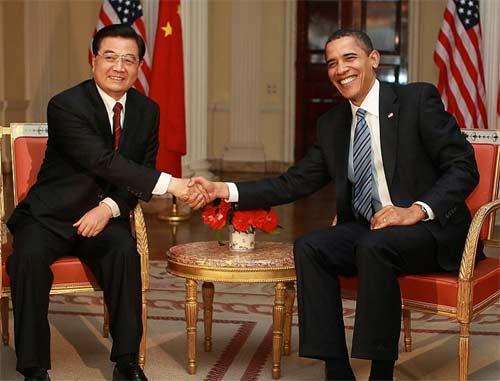 Chinese President Hu Jintao (L) meets with U.S. President Barack Obama in Washington April 12, 2010.