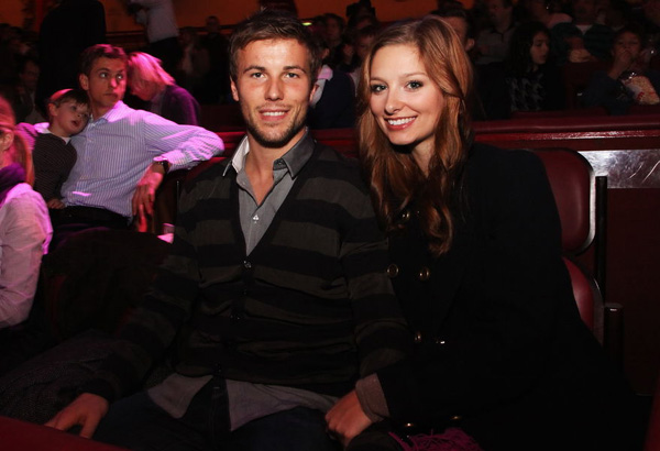 Michael Rensing and his girlfriend Saskia (Photo Source: bbs.huanqiu.com)