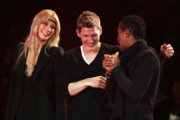 Tobias Schweinsteiger(C) and his girfriend Sarah Brandner (Photo Source: bbs.huanqiu.com)