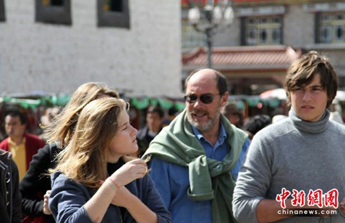 Tibet's tourism sees recovery in golden April. [Photo Source: chinanews.com]
