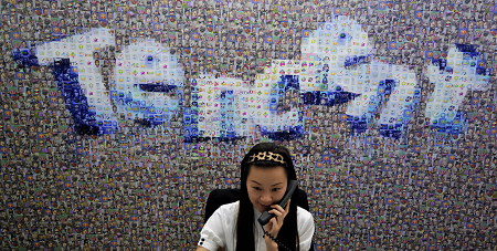 Tencent Holdings Ltd., instant messaging service QQ's provider, announces on Apr. 13 that it will purchase 10 percent stake in Russia's Digital Sky Technologies. 