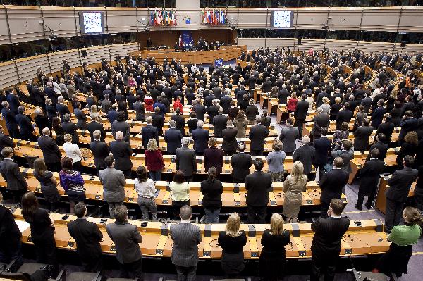 Members of the European Parliament observe a minute of silence during an extraordinary session at the headquarters of the European Parliament in Brussels, April 14, 2010. [Thierry Monasse/Xinhua] 