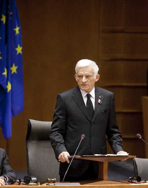 President of the European Parliament Jerzy Buzek delivers a speech in an extraordinary session of the European Parliament in Brussels, April 14, 2010. [Thierry Monasse/Xinhua]