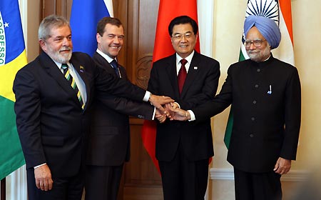 Chinese President Hu Jintao (2nd R) poses for a group photo together with Brazilian President Luiz Inacio Lula da Silva (1st L), Russian President Dmitry Medvedev (2nd L), and Indian Prime Minister Manmohan Singh during the first formal meeting of BRIC (Brazil, Russia, India and China) leaders in Yekaterinburg, Russia, on June 16, 2009. [Xinhua]