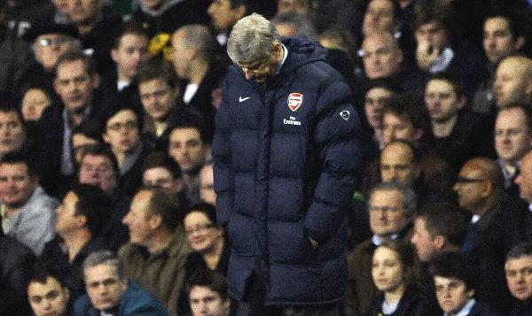 Arsenal's manager Arsene Wenger reacts during their English Premier League soccer match against Tottenham Hotspur at White Hart Lane in London April 14, 2010. (Xinhua/Reuters Photo)