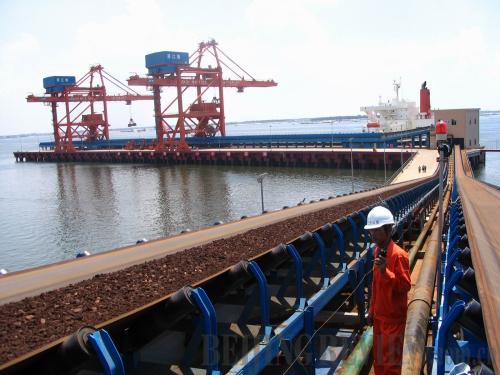 Self-sufficient: Iron ore is transferred at the 200,000-ton ore dock at Zhanjiang Port in south China's Guangdong Province. [Beijing Review]