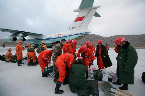 Members of a rescue team from southwest China's Sichuan Province arrive at an airport in quake-hit Yushu, northwest China's Qinghai Province, April 14, 2010. A military plane transported 52 Sichuan rescuers and their equipment to Yushu on Wednesday. 