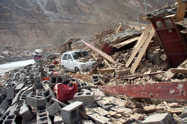 Photo taken on April 14, 2010 shows the ruins of collapsed houses after an earthquake in Yushu County, northwest China's Qinghai Province. About 400 people have died and 10,000 others were injured after a 7.1-magnitude earthquake hit Yushu early on Wednesday.