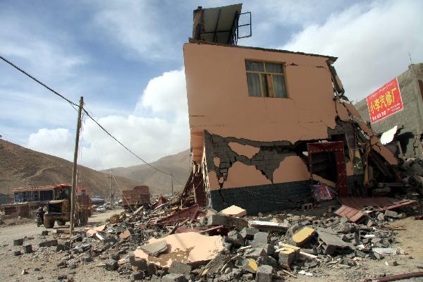 Photo taken on April 14, 2010 shows collapsed houses after an earthquake in Yushu County, northwest China's Qinghai Province. About 400 people have died and 10,000 others were injured after a 7.1-magnitude earthquake hit Yushu early on Wednesday. 