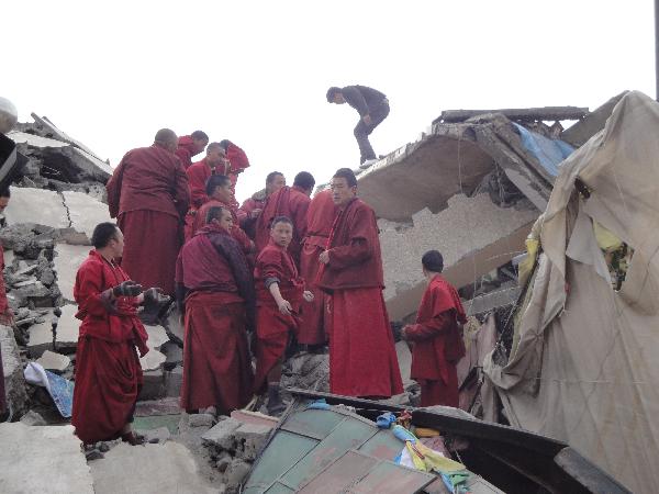 Police and people search to succor the injured persons through the debris of crumbled houses shortly after an earthquake jolted at 7:49 a.m., at Gyegu Town, of Yushu, a Tibetan autonomous prefecture in western Qinghai Province of northwest China, April 14, 2010.