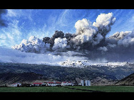 A plume of volcanic ash rises into the atmosphere from a crater under about 656 feet (200 metres) of ice at the Eyjafjallajokull glacier in southern Iceland April 14, 2010. A huge ash cloud from the Icelandic volcano turned the skies of northern Europe into a no-fly zone on Thursday, stranding hundreds of thousands of passengers. Picture taken April 14, 2010. [China Daily]