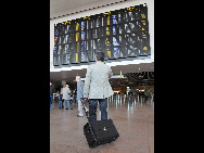 A passenger views the display board showing cancelled flights at Brussels international airport in Brussels, capital of Belgium, on April 15, 2010. [Xinhua]