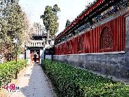 The Niujie Mosque, or Cow Street Mosque, is the biggest and oldest mosque in Beijing. Located in Xuanwu District, it was first built in 996 and reconstructed and enlarged under the Qing Emperor Kangxi (1622-1722). [Photo by Jia Yunlong]