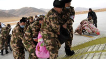 Injured people in Qinghai quake transferred by air