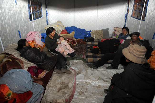 Residents rest in a tent in Tibetan Autonomous Prefecture of Yushu, northwest China's Qinghai Province, April 15, 2010.