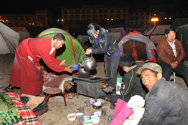 Residents rest at a square in Tibetan Autonomous Prefecture of Yushu, northwest China's Qinghai Province, April 15, 2010.(