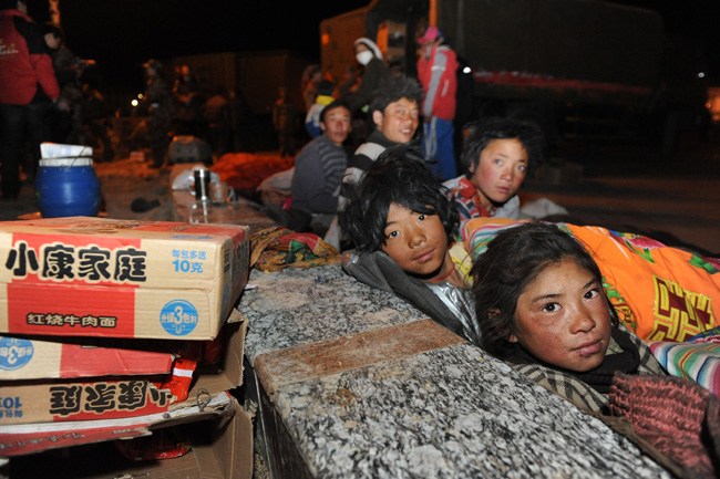 Residents rest at a square in Tibetan Autonomous Prefecture of Yushu, northwest China's Qinghai Province, April 15, 2010. 