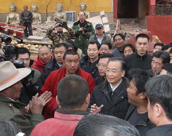 Chinese Premier Wen Jiabao (3rd R) visits monks at a temple at an altitude of 3,900 meters in Yushu County of northwest China's Qinghai Province, April 16, 2010. Premier Wen continued his visit in quake-hit Yushu County on Friday, and visited quake-devastated schools, orphanages, monasteries and camps for quake-displaced people. 