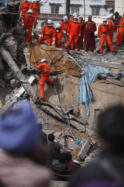 Rescuers work in a sustaining operation of searching for survivors among debris in quake-hit Yushu County, Qinghai Province, April 16, 2010. A dragnet search for survivors is implemented throughly at all rescuing sites as the 'golden 72 hours', a key surviving chance for buried people comes on Friday. Yushu was jolted by a 7.1-magnitude earthquake Wednesday morning, which has left at least 1144 people dead. 