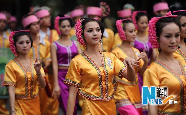  Local girls of Dai ethnic group attend the Water Splashing Festival celebration in Jinghong City in Dai Autonomous Prefecture of Xishuangbanna, Yunnan Province, April 15, 2010. 