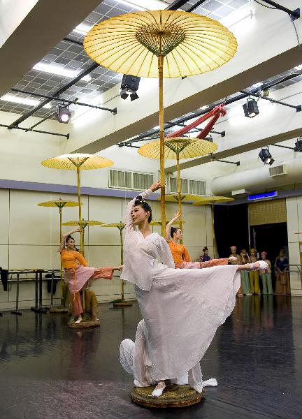 Dancers rehearse Qingming Riverside, an epic dance poem, at the Hong Kong Dance Troupe on April 16, 2010. 