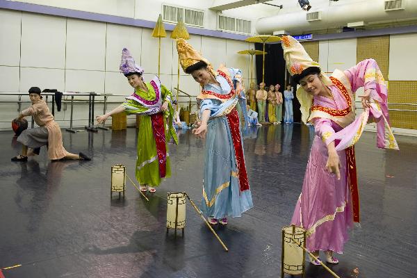 Dancers rehearse Qingming Riverside, an epic dance poem, at the Hong Kong Dance Troupe on April 16, 2010.