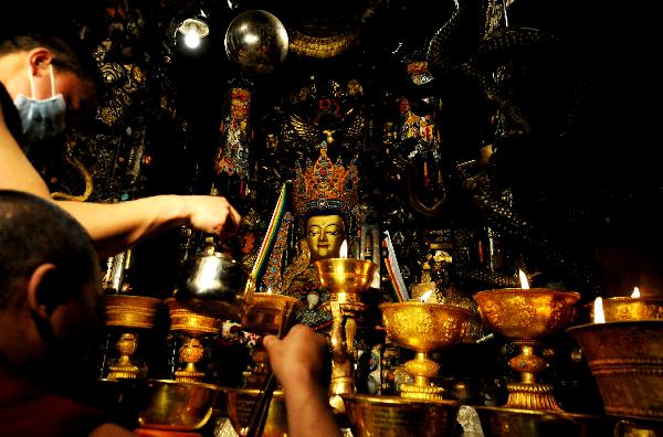 Tibetan Buddhist monks take part in the praying ceremony at Lhasa's ancient Jokhang Temple in southwest China's Tibet Autonomous Region, April 17, 2010. Monks on Saturday prayed at Jokhang Temple for blessings for quake-affected people of Qinghai Province and donated for the victims.