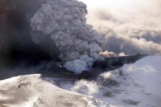This aerial view shows the Eyjafjallajokull volcano billowing smoke and ash during an eruption on April 17, 2010.[Xinhua]