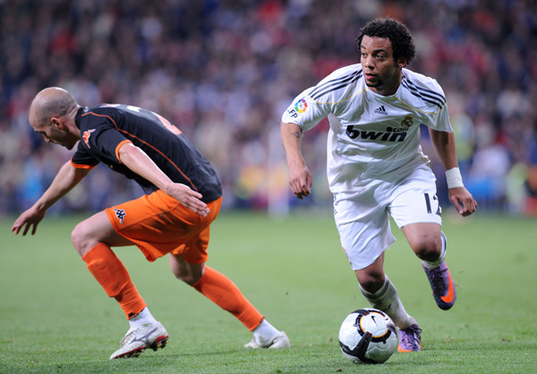 Real Madrid moved back to within one point of La Liga leaders FC Barcelona with a 2-0 win at home to third-placed Valencia in the 33rd round of the La Liga on Sunday. (Xinhua Photo)