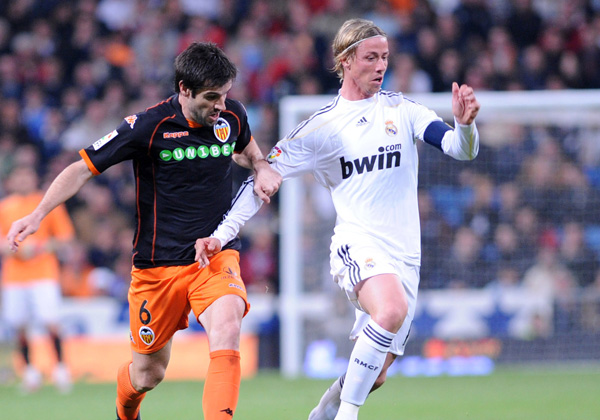 Real Madrid moved back to within one point of La Liga leaders FC Barcelona with a 2-0 win at home to third-placed Valencia in the 33rd round of the La Liga on Sunday. (Xinhua Photo)