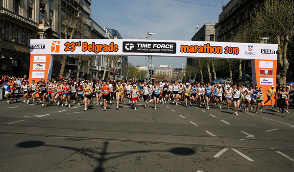 Competitors start at the 23rd International Belgrade Marathon Race in Belgrade, Serbia, on April 18, 2010. (Xinhua Photo) 