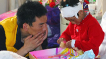 Tibetan volunteers offer interpretation services