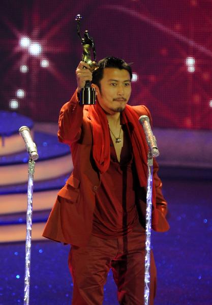 Hong Kong actor Nicholas Tse wins the Best Supporting Actor for his role in the movie 'Bodyguards and Assassins' at the 29th Hong Kong Film Awards April 18, 2010. 