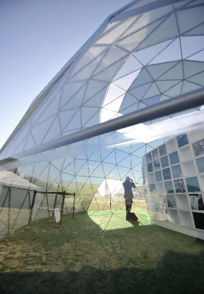 A man listens to music inside a solar-powered environmental structure at the National Mall in Washington D.C., the United States, April 19, 2010. A massive Climate Rally will be held in the US capital on Sunday to commemorate the 40th anniversary of Earth Day. [Xinhua]