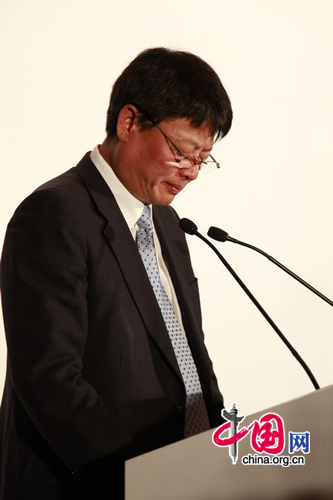 Hong Qi, president of Minsheng Bank, speaks at the opening ceremony.