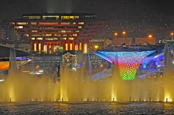 Music water curtain in trial operation at Shanghai Expo park